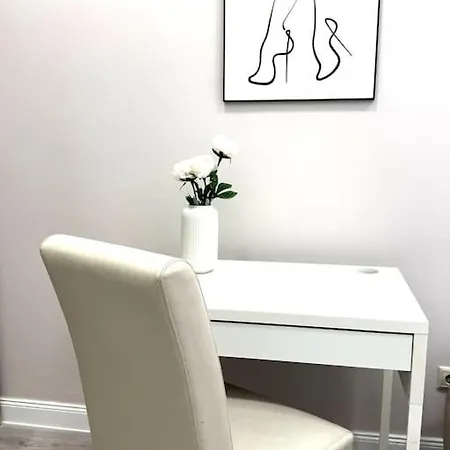 L3 Centre Stylish Flat Ac