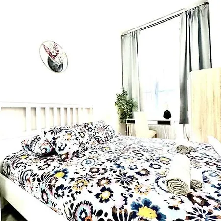 L3 Centre Stylish Flat Ac