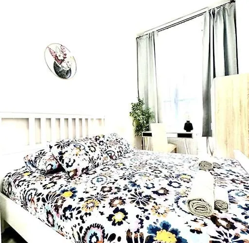 L3 Centre Stylish Flat Ac