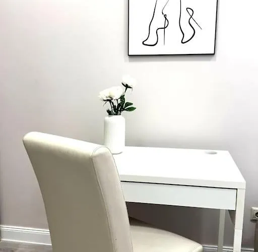 L3 Centre Stylish Flat Ac